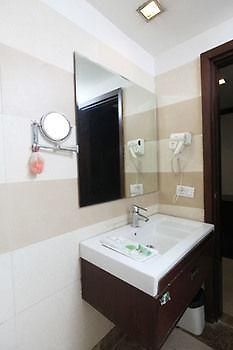 Oyo Rooms Malviya Nagar Market Нью-Дели Экстерьер фото